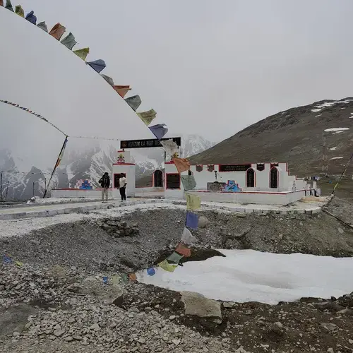 war memorial at kunzum la